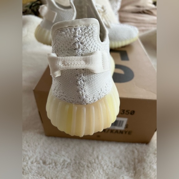 “YEEZY BOOST 350 V2” - Picture 7 of 8